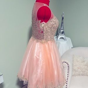 Beautiful dresses 3 available L-M-M.used-just one time for 2 hours.